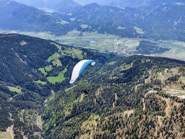 Paragliding in Austria
